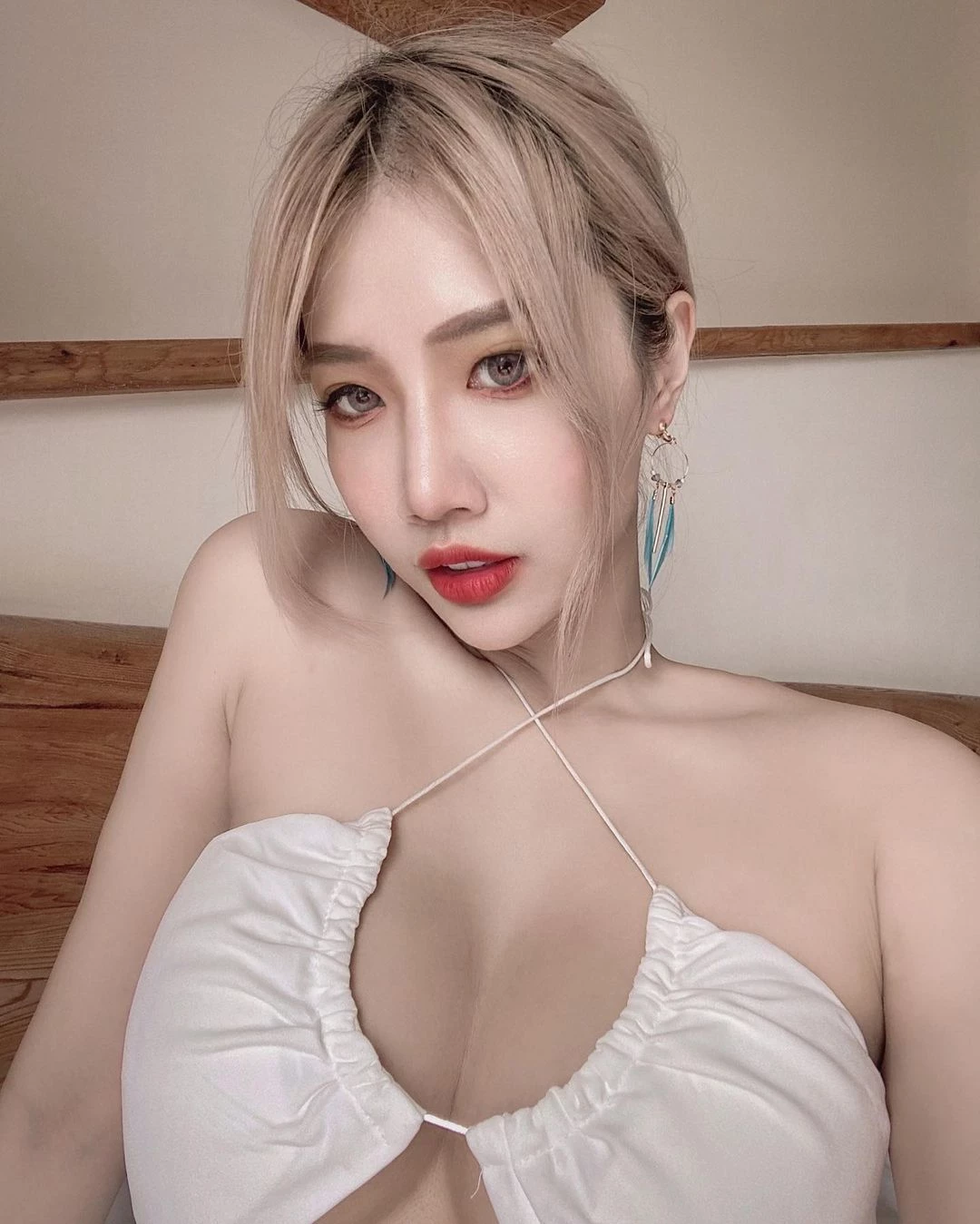 Dj“Molly”胸前布料挡不住让人瞬间沈迷 [10P]