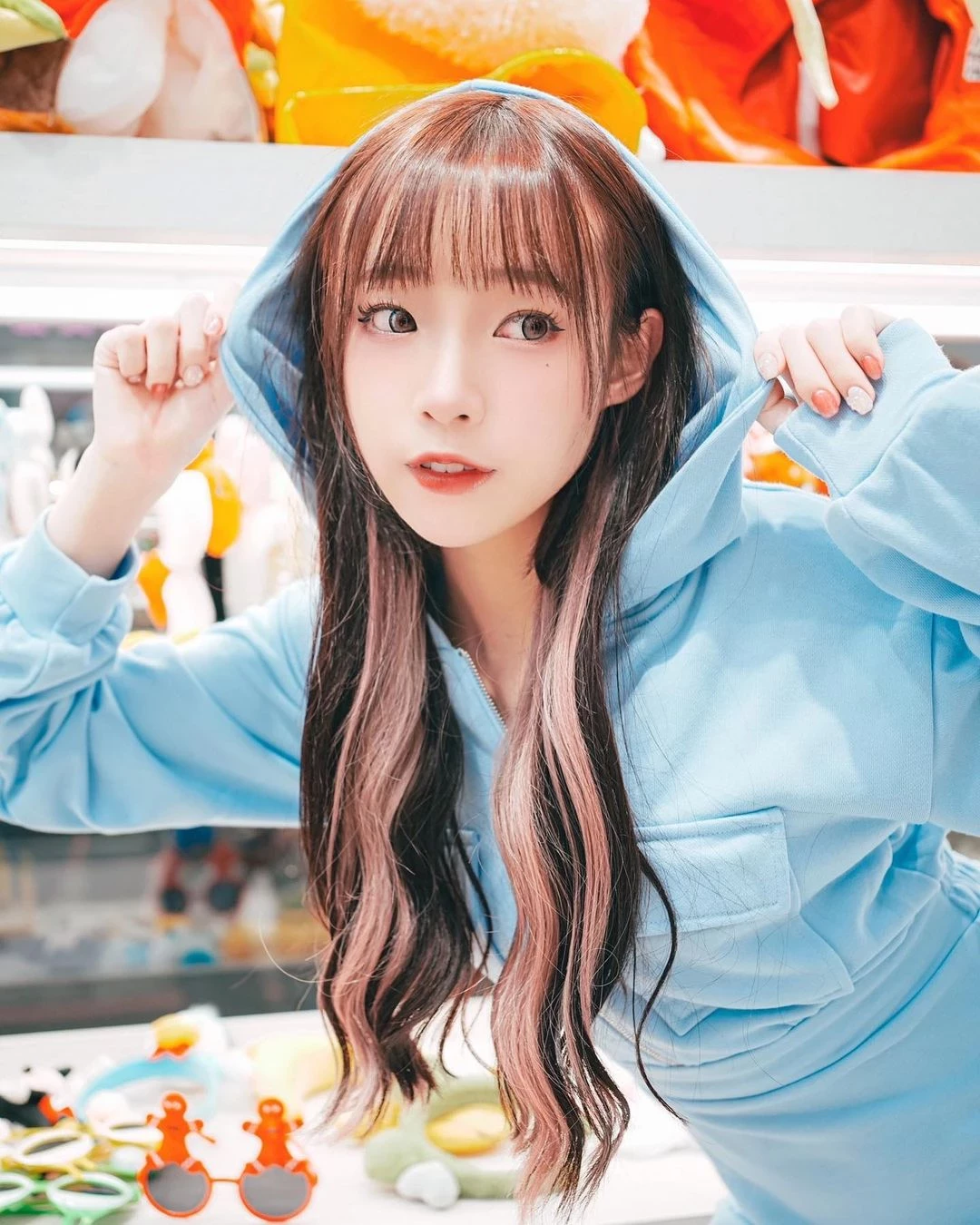 正妹配音员“娃娃”魅惑感全开！犯规身材让人看了鼻血直流... [10P]